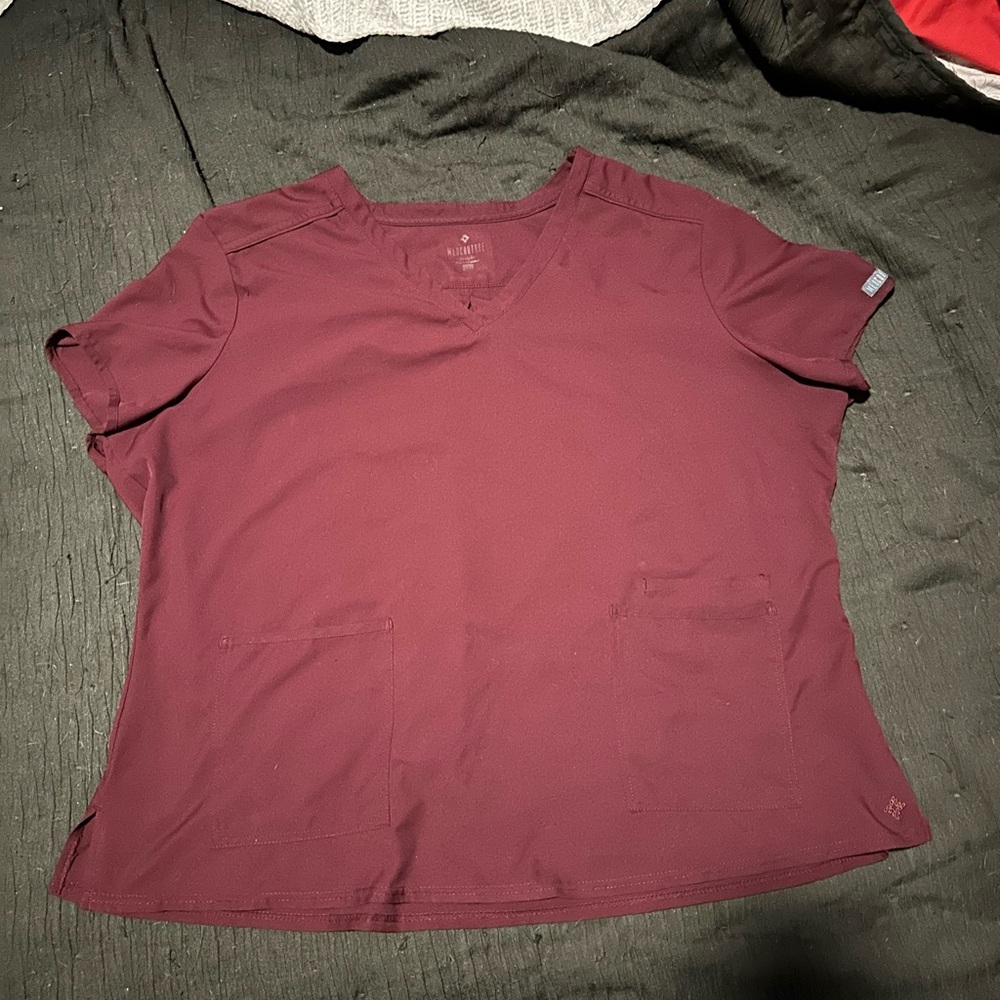 Med Couture Insight Women's 2-Pocket V-Neck Scrub Top in Wine